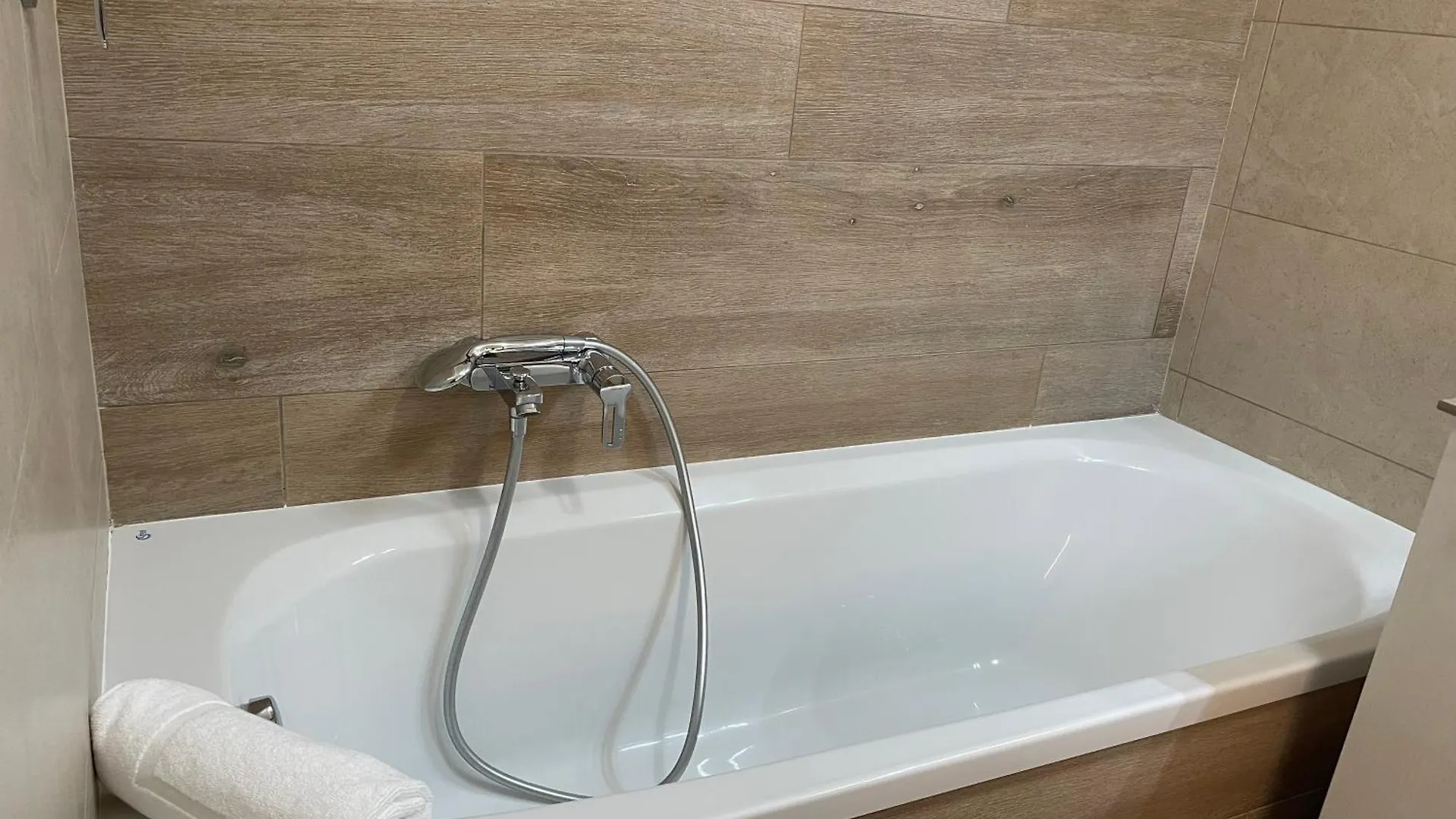 Hospitami Apartment - 15 Min Duomo Milano 밀라노