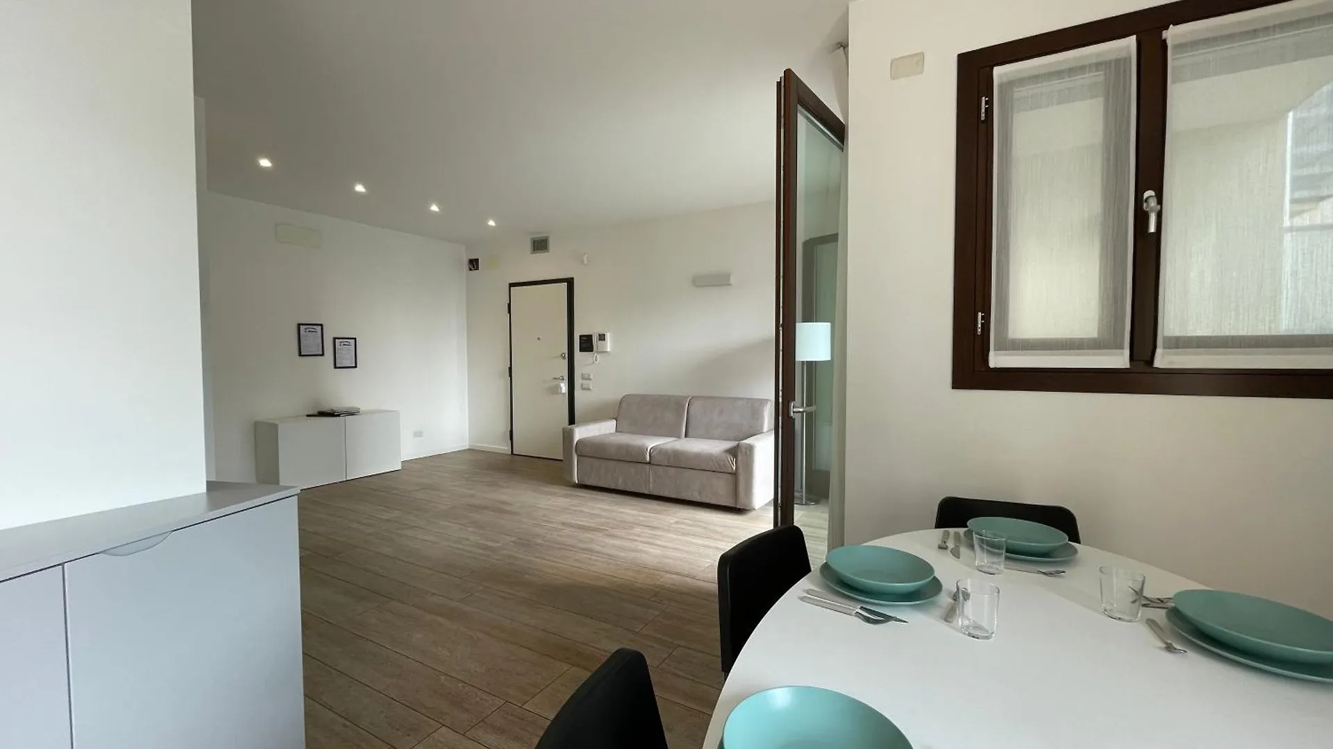 Hospitami Apartment - 15 Min Duomo Milano 0*, Mediolan